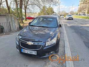 Chevrolet Cruze 1.6 benzin - odličan